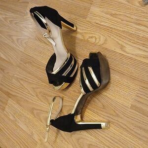 NWOT Black and Gold high heels